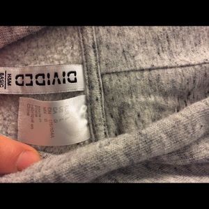 H and M Greg cropped sweater size large